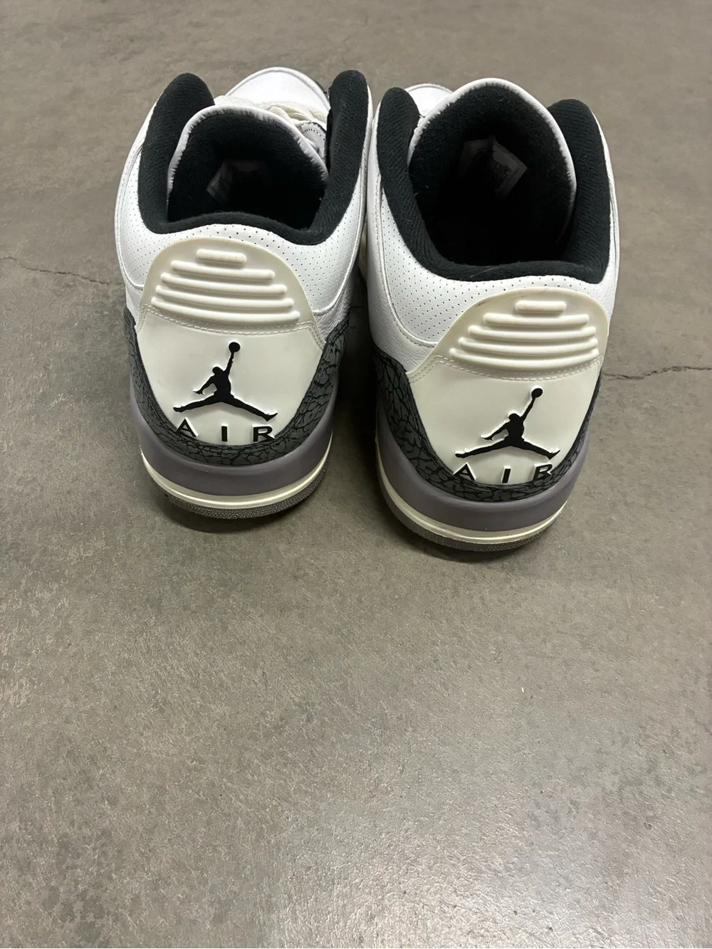 Jordan 3 white cement 100% authentic-used